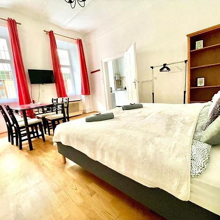 Very Warm Home With Big Bed Near New York Cafe Budapest Extérieur photo